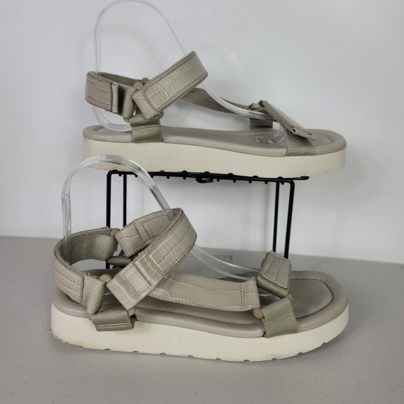 Vince Ajustable Strap Sandals Sz 8.5M Beige plataform sandals - Picture 2 of 8